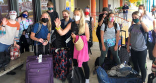 Photo of Study Abroad students at the airport